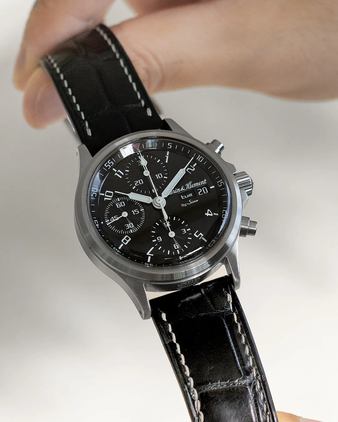 Alligator Square Scale Leather Strap (Black, Semi-matte)