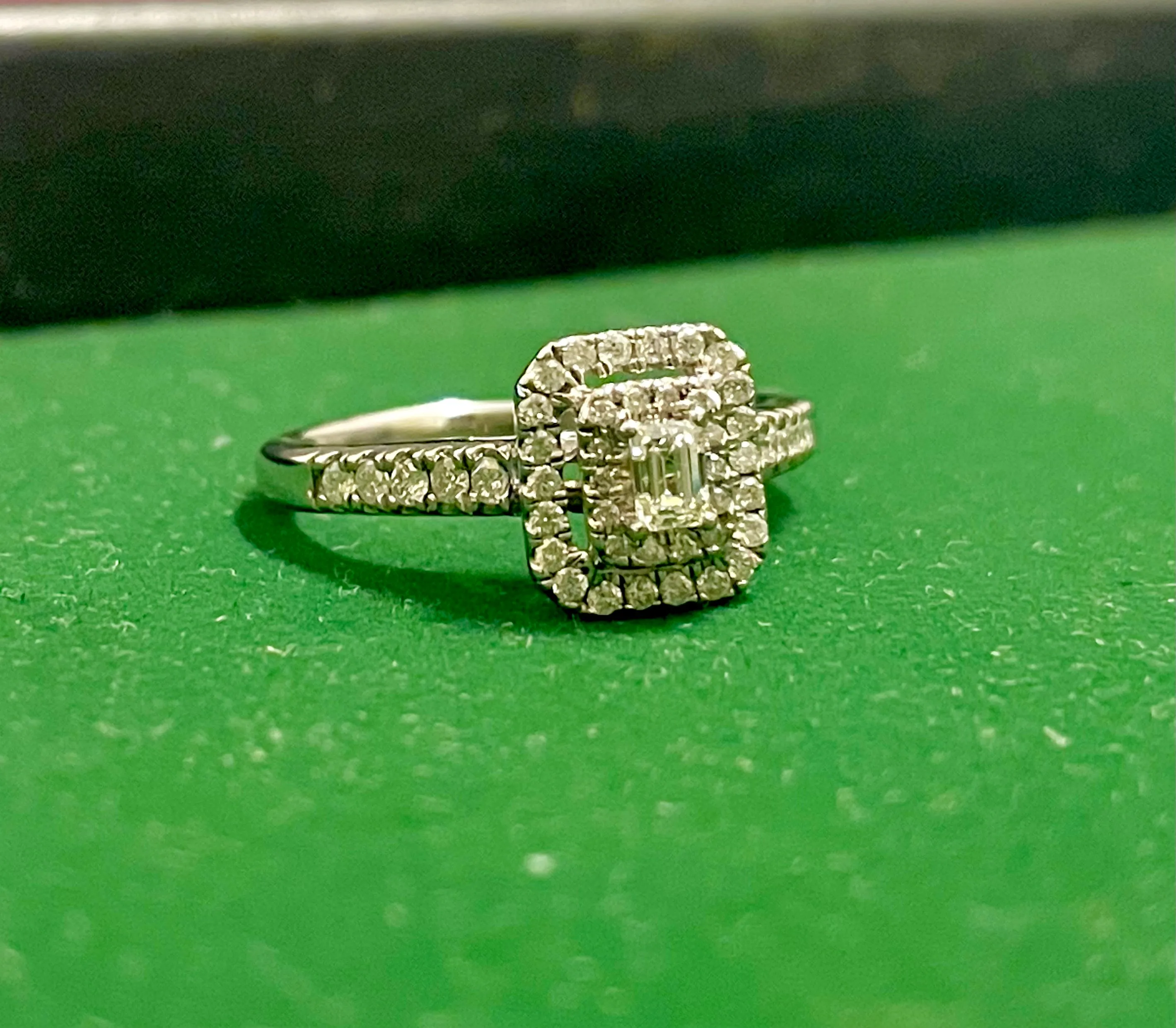 BEAUTIFUL 35 DIAMONDS 4 GRAMS SOLID WHITE GOLD RING FOR WOMEN - $13K APR w/ CoA!