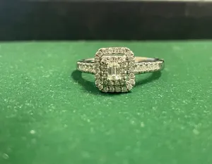 BEAUTIFUL 35 DIAMONDS 4 GRAMS SOLID WHITE GOLD RING FOR WOMEN - $13K APR w/ CoA!