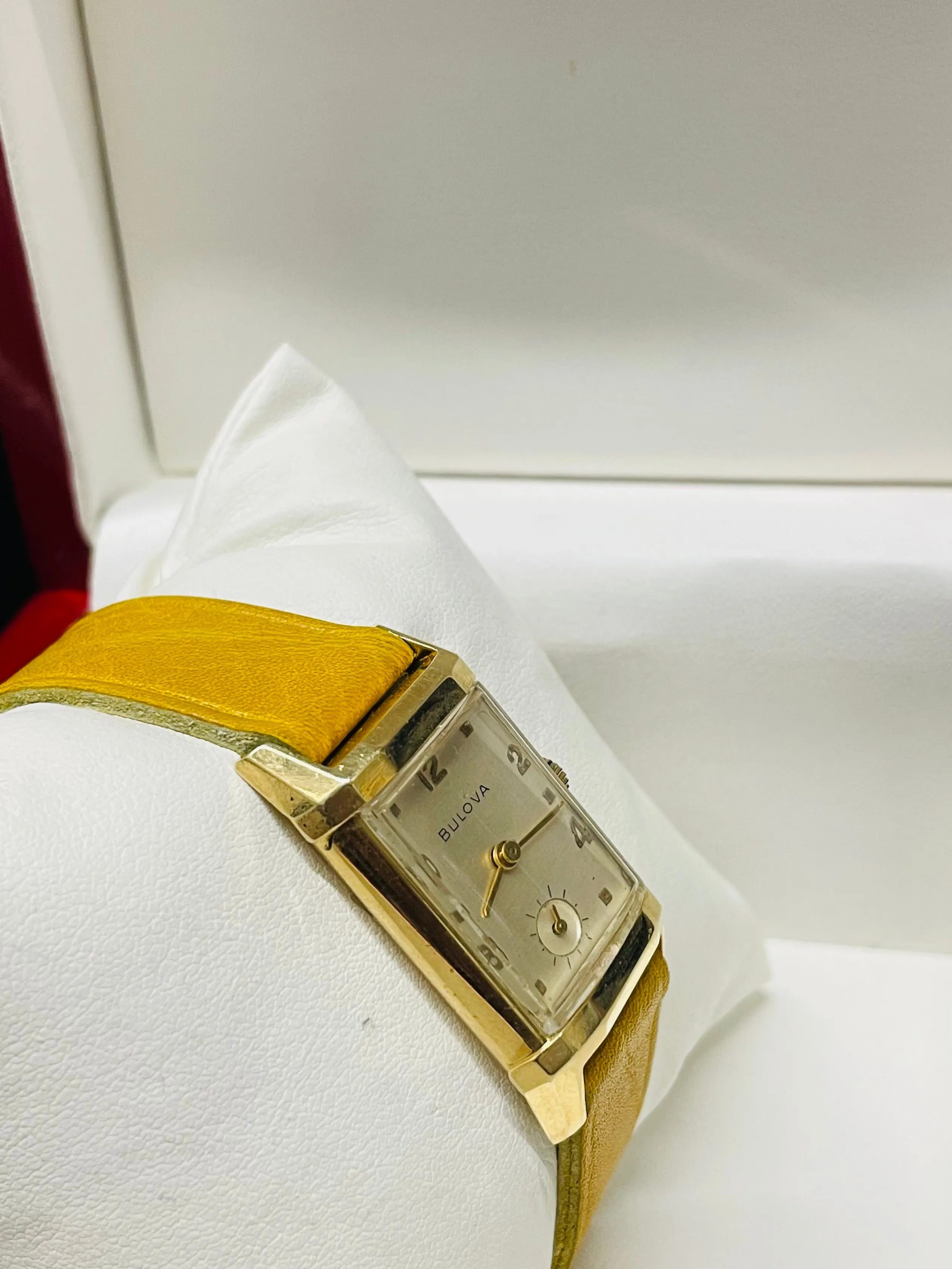 BULOVA VINTAGE LIKE NEW 1940'S LADIES SOLID YELLOW GOLD WATCH - $10K APR w/ COA!