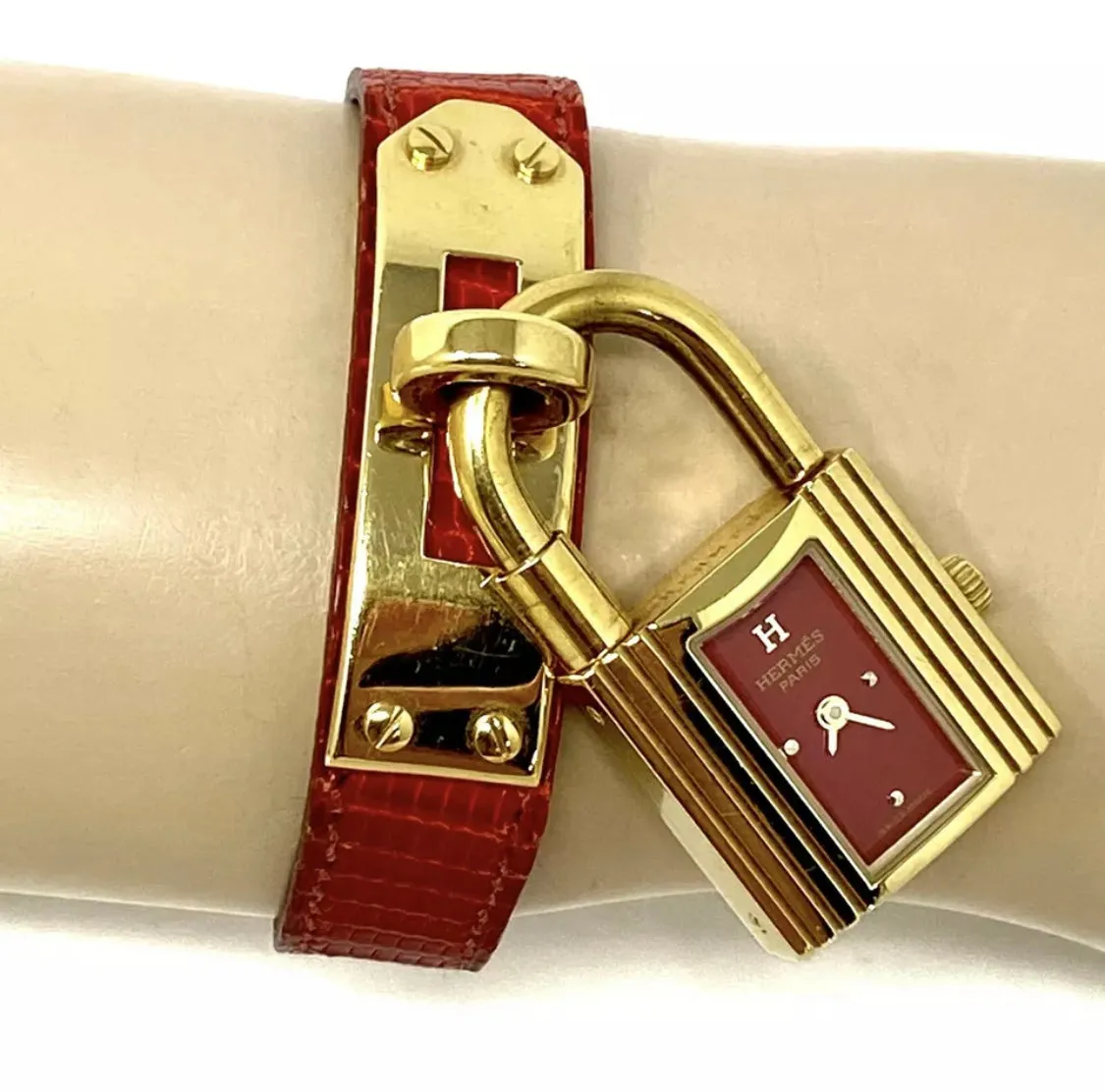 Hermès Gold Kelly Watch in Red Alligator